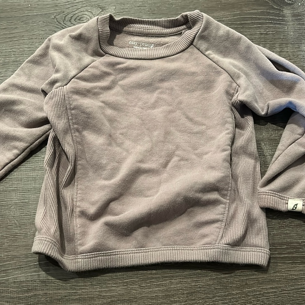 3T purple sweatshirt, organic cotton, excellent condition, ribbed sides
